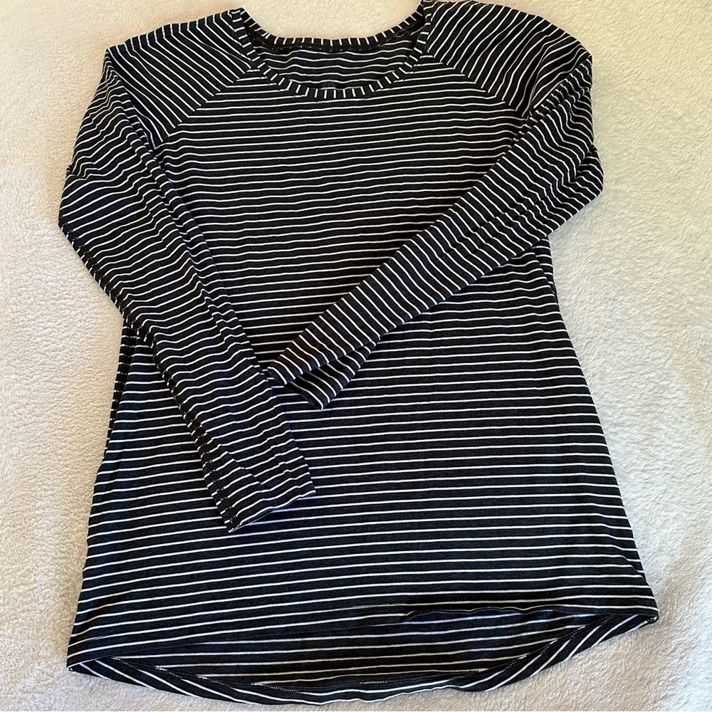 Lululemon Emerald Long Sleeve - Picture 2 of 9